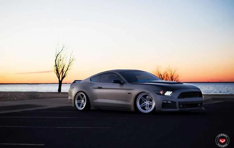 images-products-1-3558-232984038-ford_mustang_lc-102_390.jpg