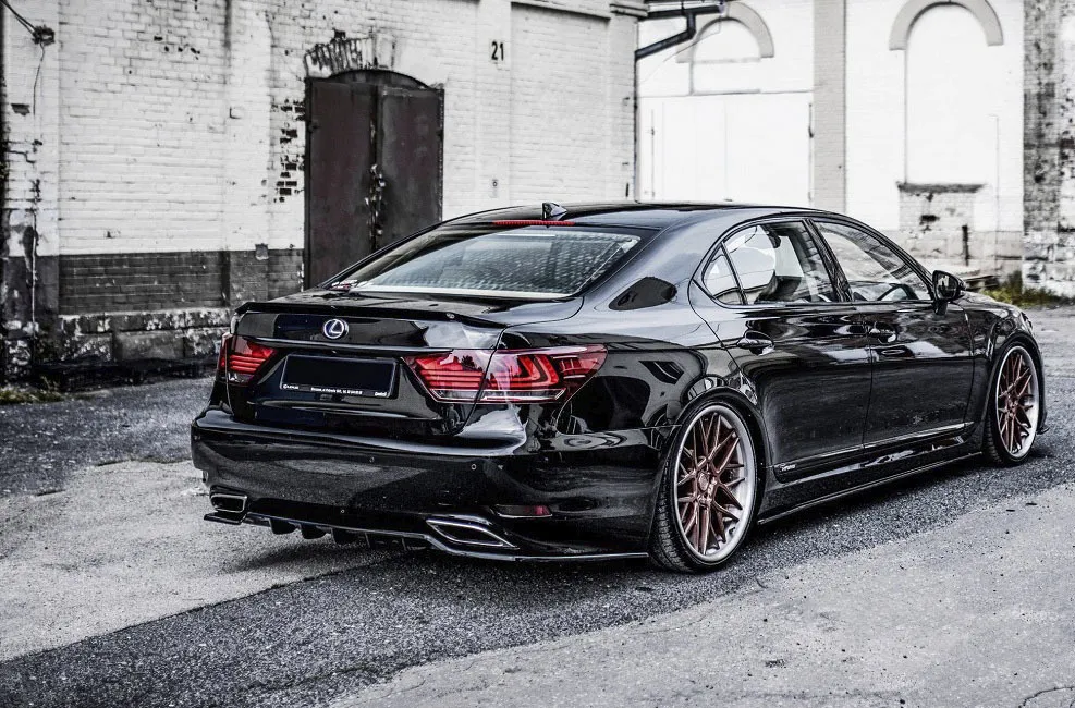Maxton Design CENTRAL REAR SPLITTER (WITH VERTICAL BARS) FOR LEXUS LS MK4 new style