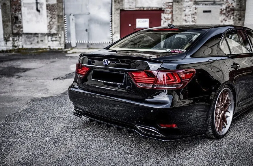 Maxton Design CENTRAL REAR SPLITTER (WITH VERTICAL BARS) FOR LEXUS LS MK4 new model
