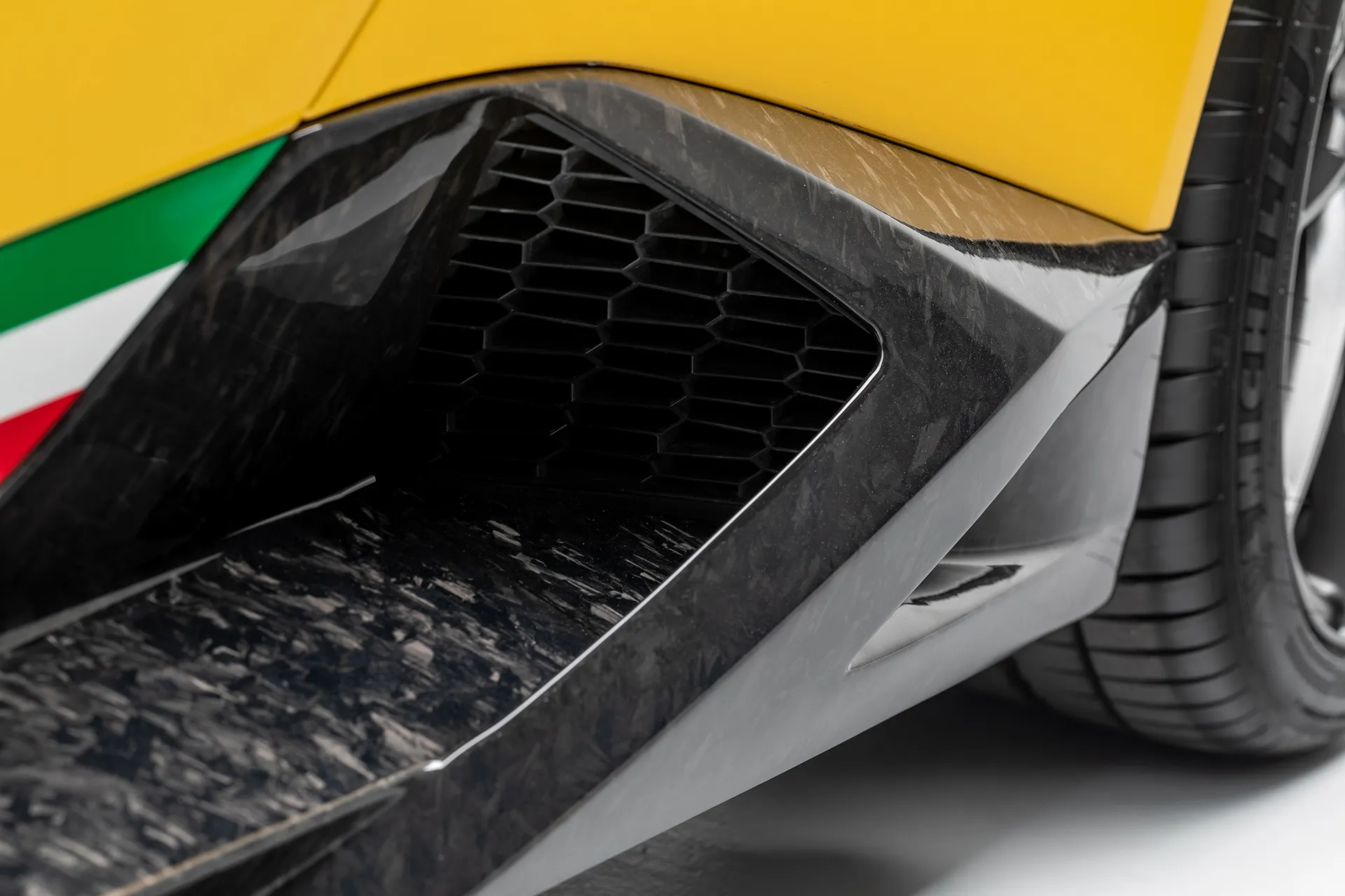 Vorsteiner Nero body kit for Lamborghini Huracan Vincenzo carbon fiber