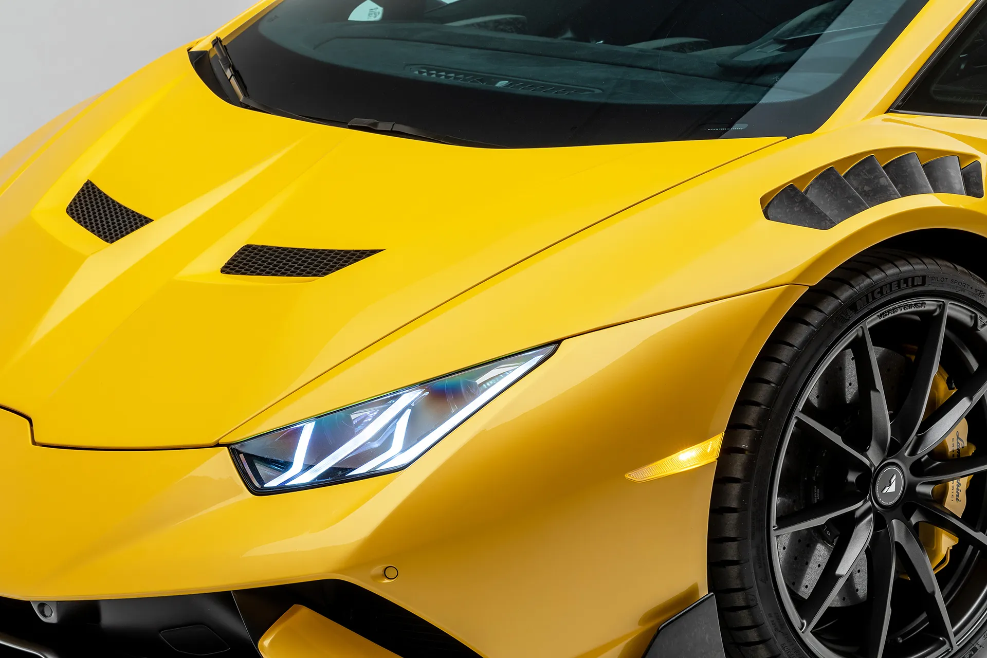 Vorsteiner Nero body kit for Lamborghini Huracan Vincenzo new model