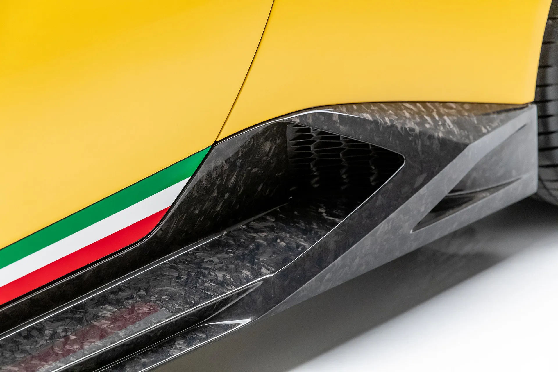 Vorsteiner Nero body kit for Lamborghini Huracan Vincenzo new model