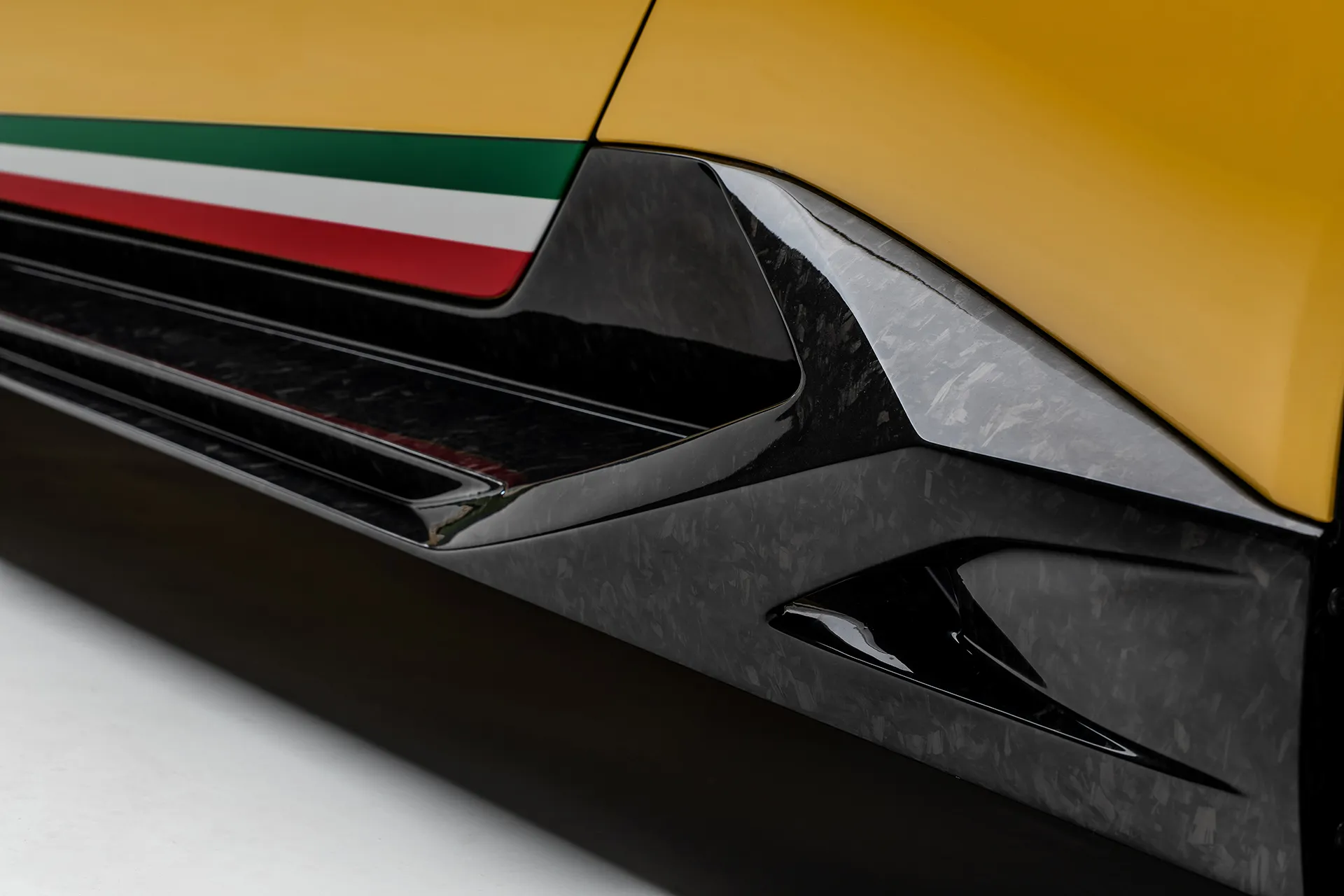 Vorsteiner Nero body kit for Lamborghini Huracan Vincenzo new model