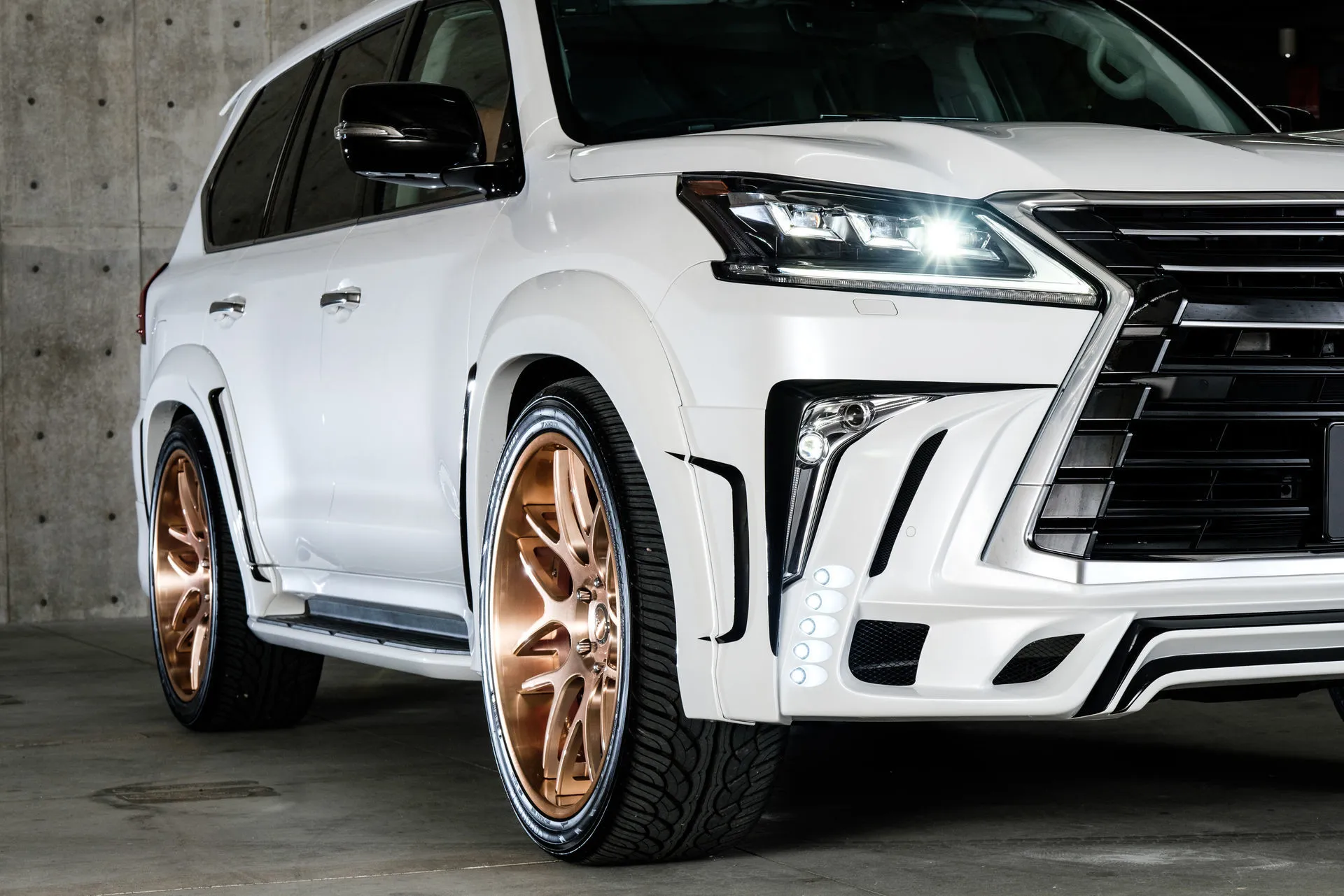 Zero Design body kit for LEXUS LX570 new design