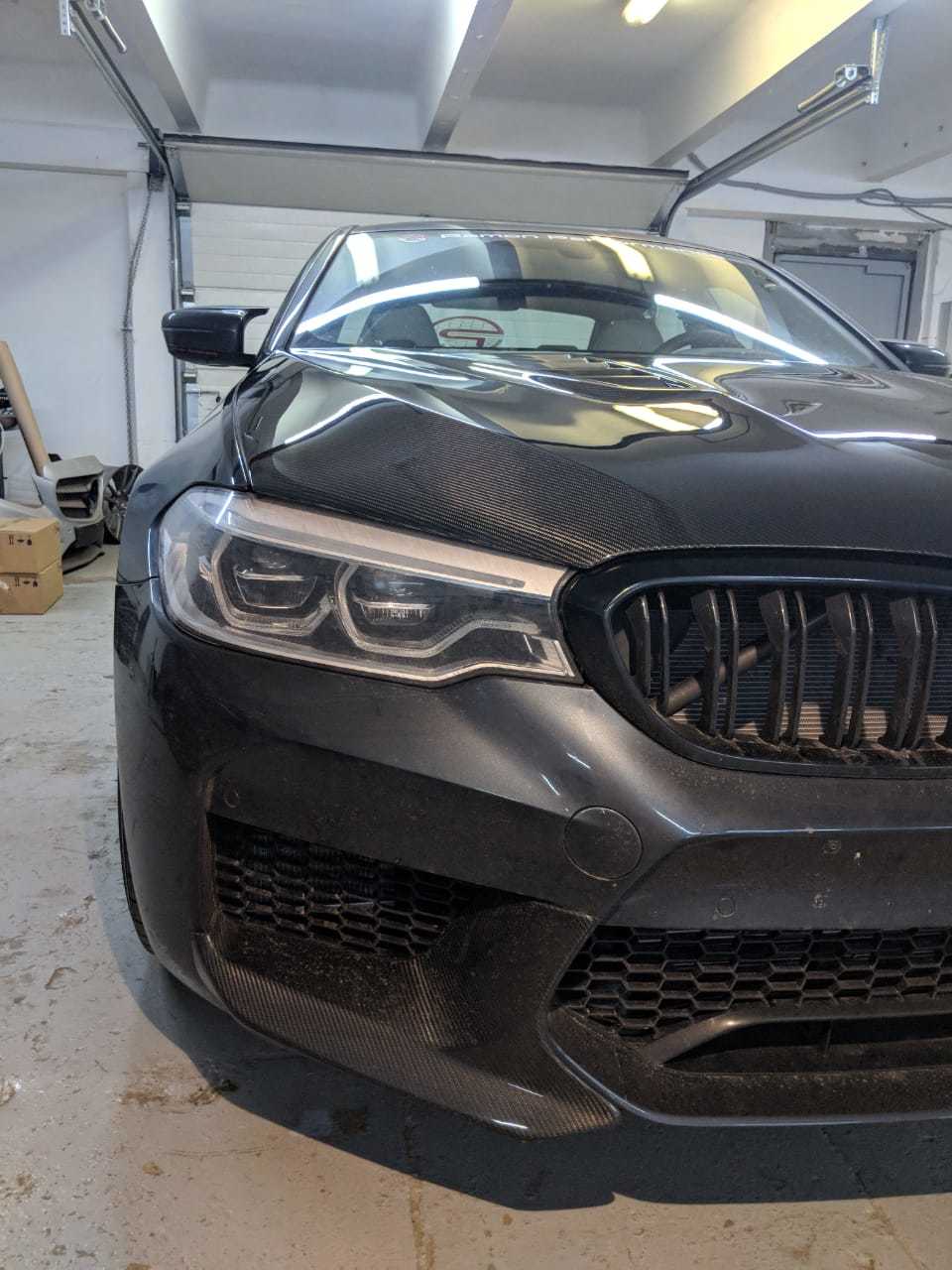 Carbon hood with gills for BMW 5 G30 2019-2020