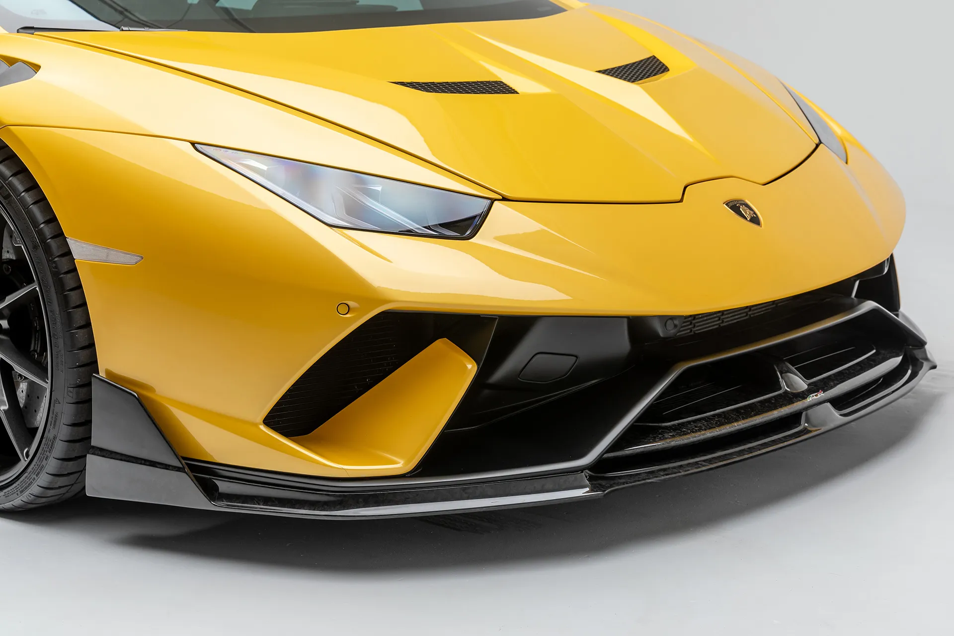 Vorsteiner Nero body kit for Lamborghini Huracan Vincenzo carbon fiber
