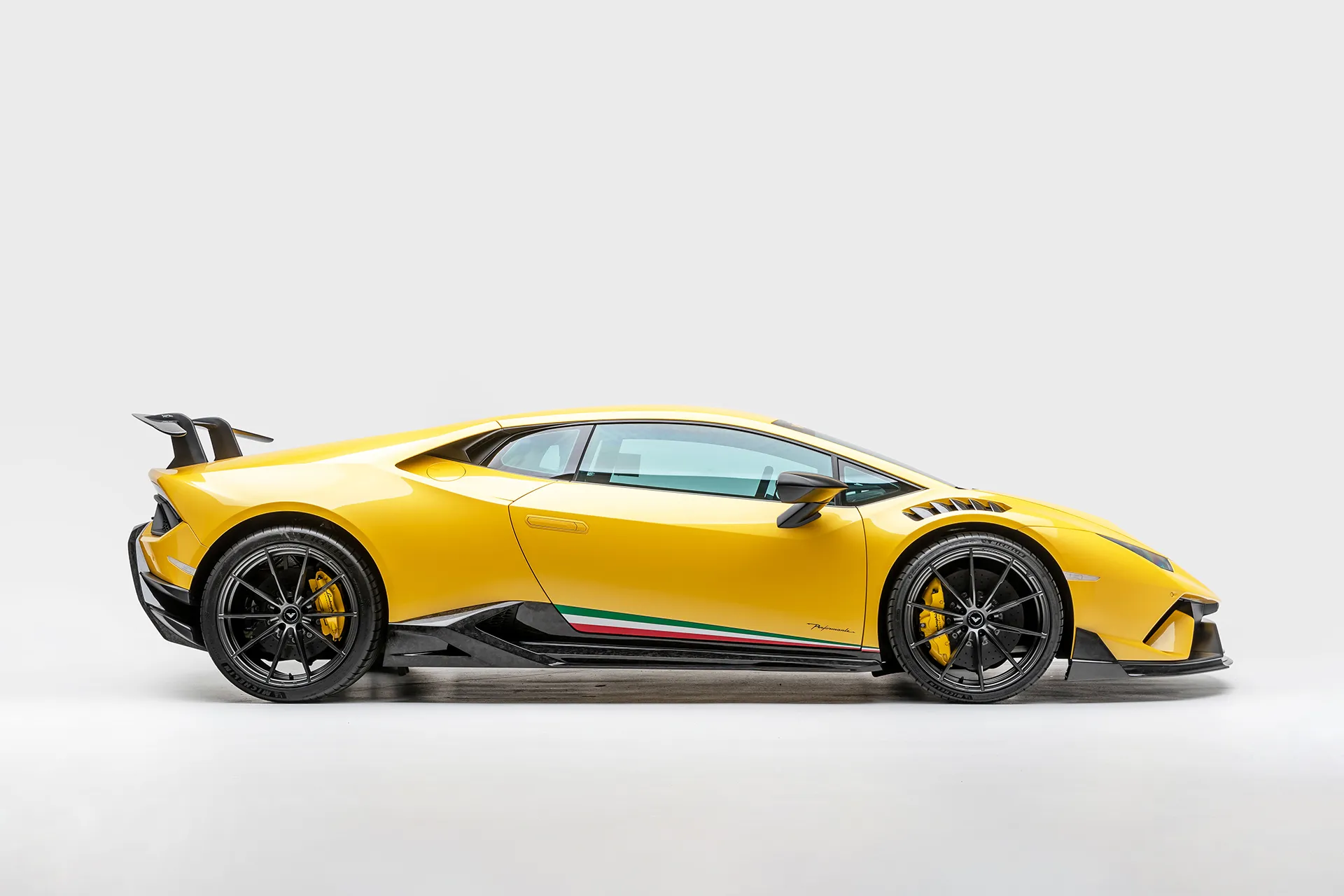 Vorsteiner Nero body kit for Lamborghini Huracan Vincenzo new model