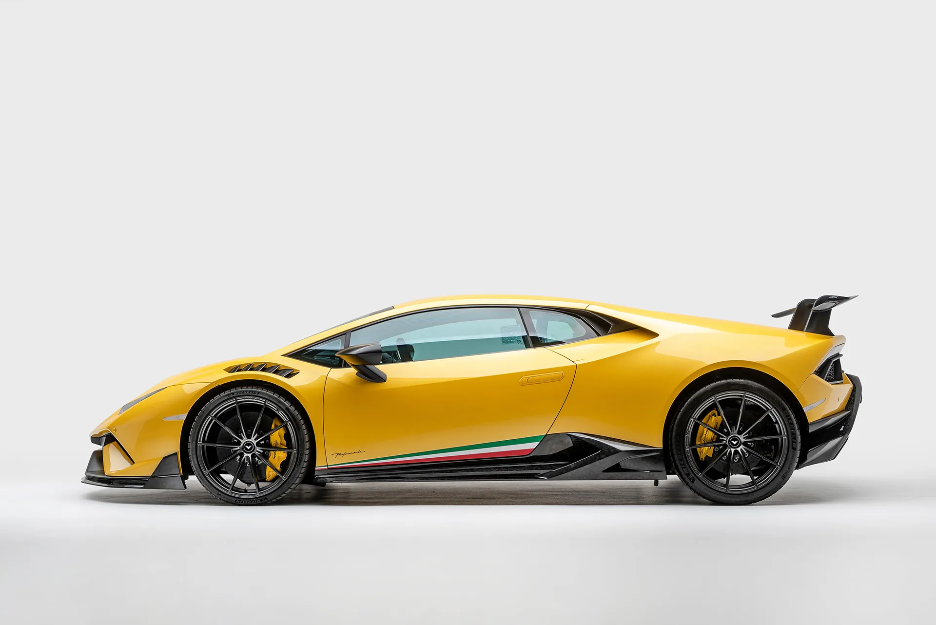 Vorsteiner Nero body kit for Lamborghini Huracan Vincenzo carbon fiber