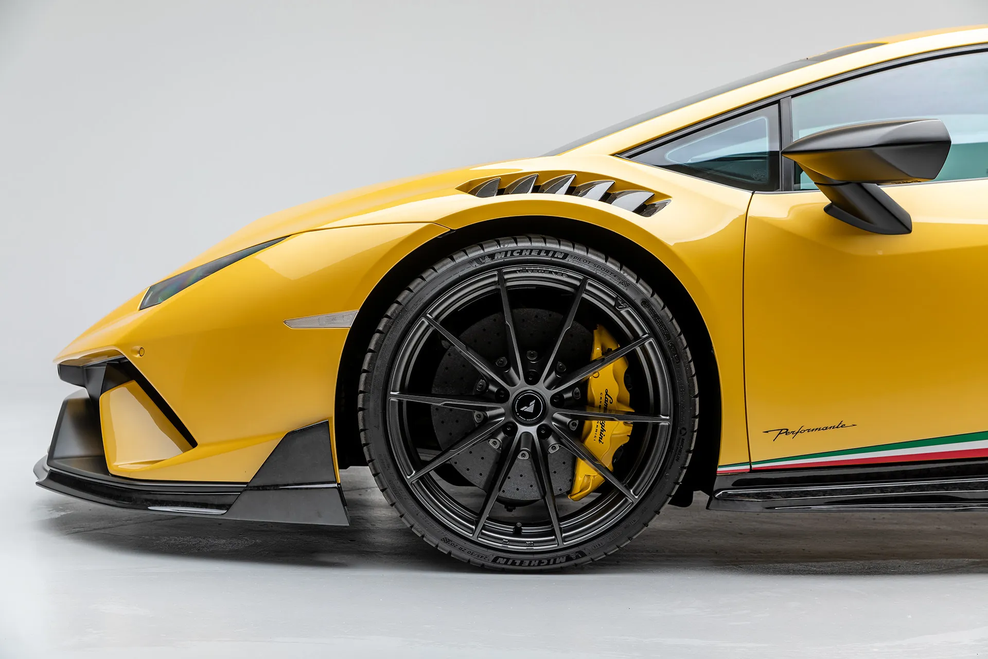 Vorsteiner Nero body kit for Lamborghini Huracan Vincenzo latest model