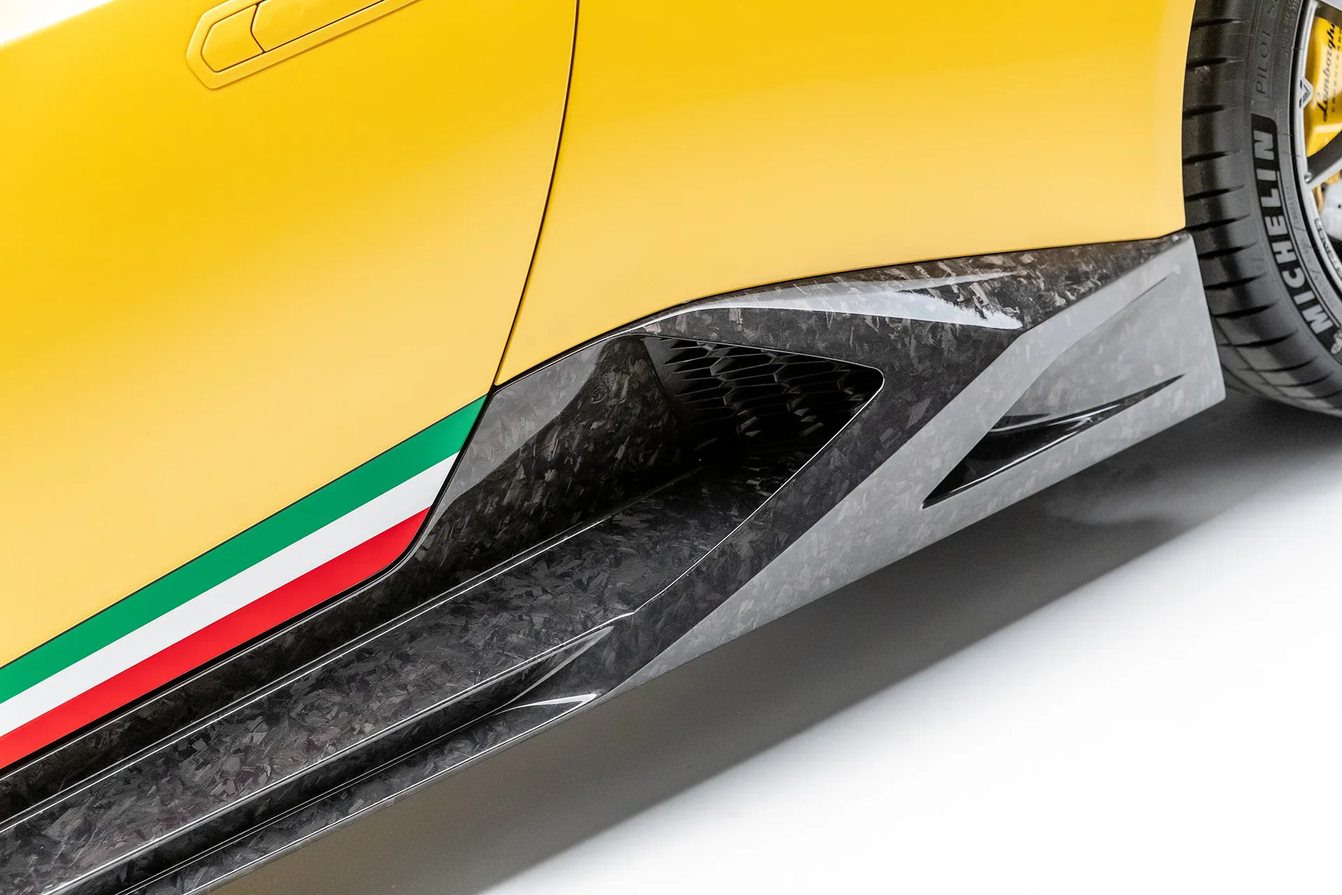 Vorsteiner Nero body kit for Lamborghini Huracan Vincenzo new model