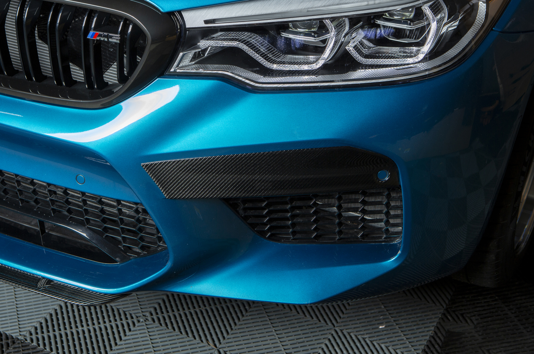 Sterckenn Carbon Fiber bumper inserts for BMW M5 F90 new model