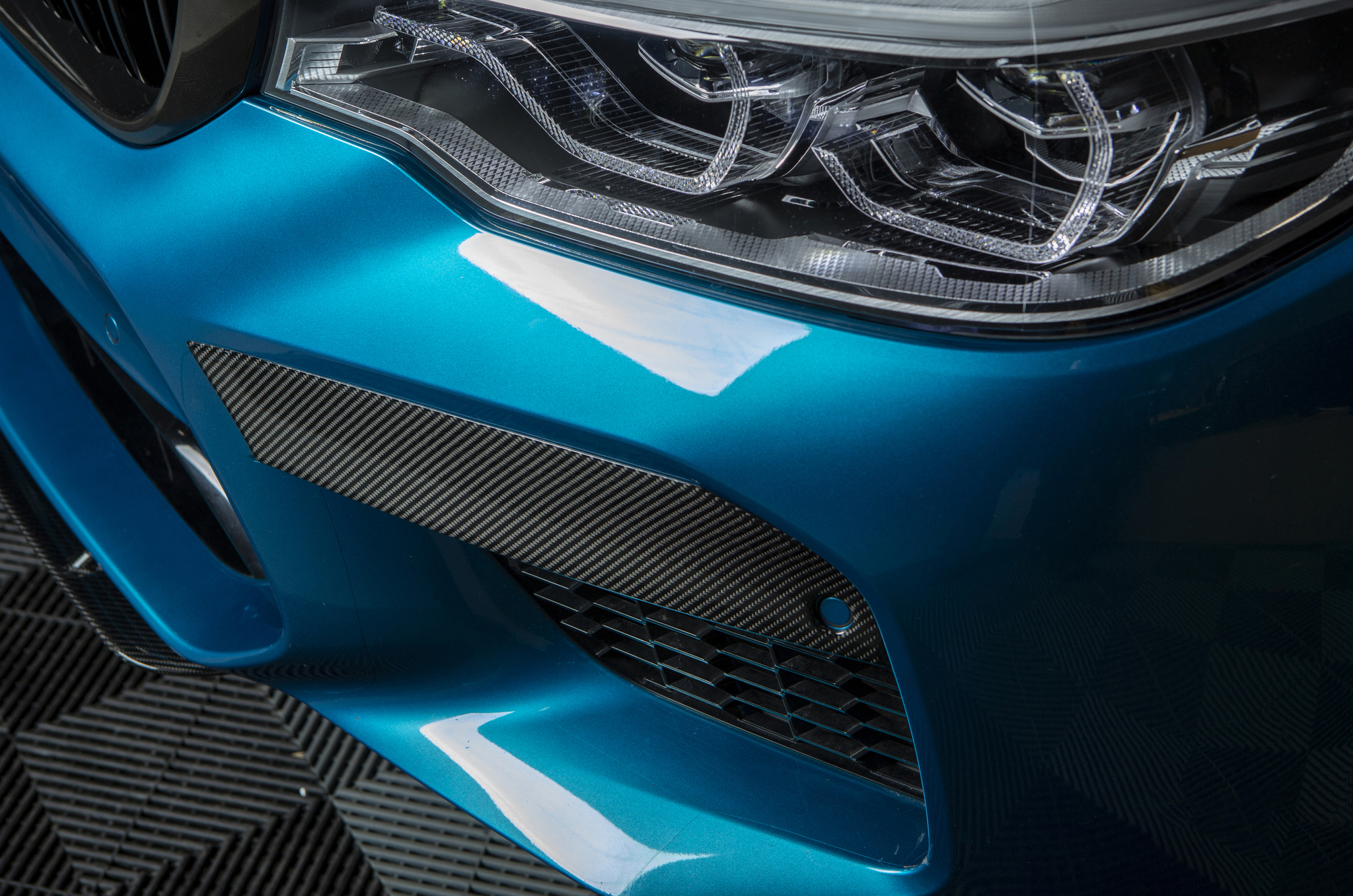Sterckenn Carbon Fiber bumper inserts for BMW M5 F90 new style