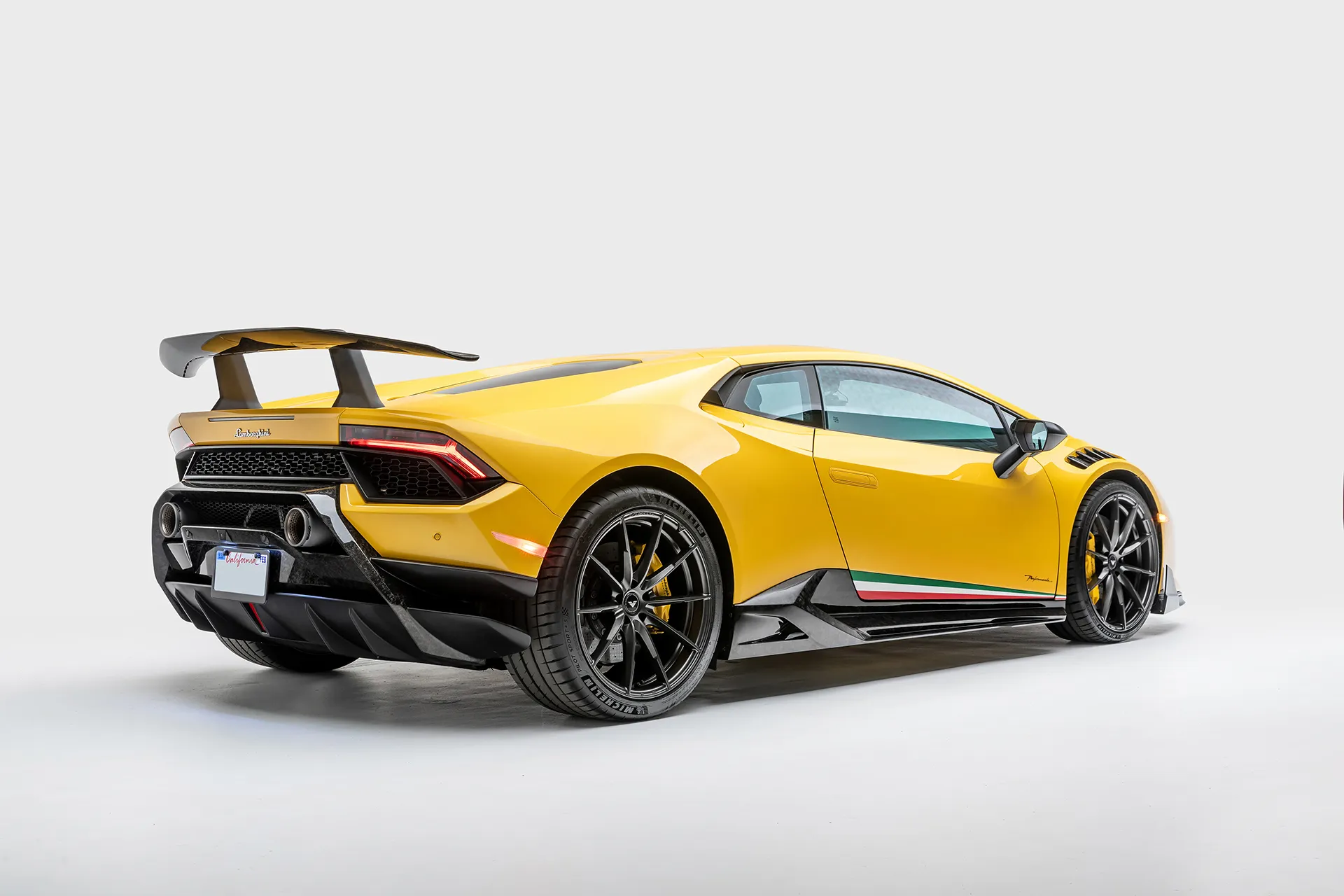Vorsteiner Nero body kit for Lamborghini Huracan Vincenzo carbon fiber