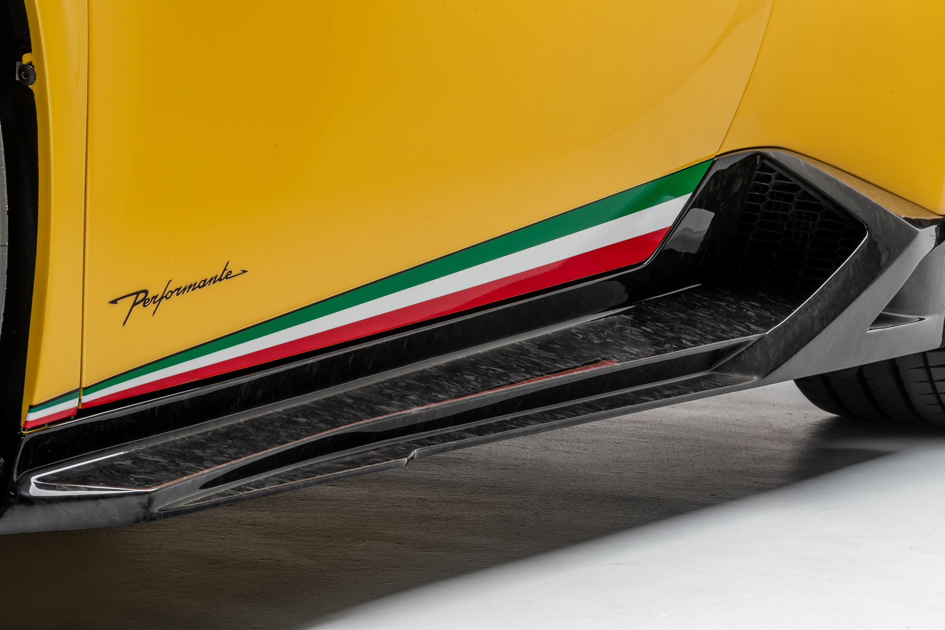 Vorsteiner Nero body kit for Lamborghini Huracan Vincenzo new model