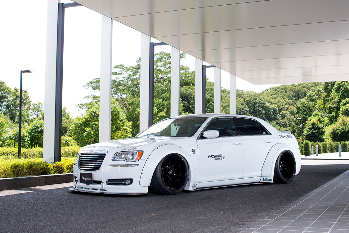 Liberty Walk Works body kit for Chrysler 300 new style