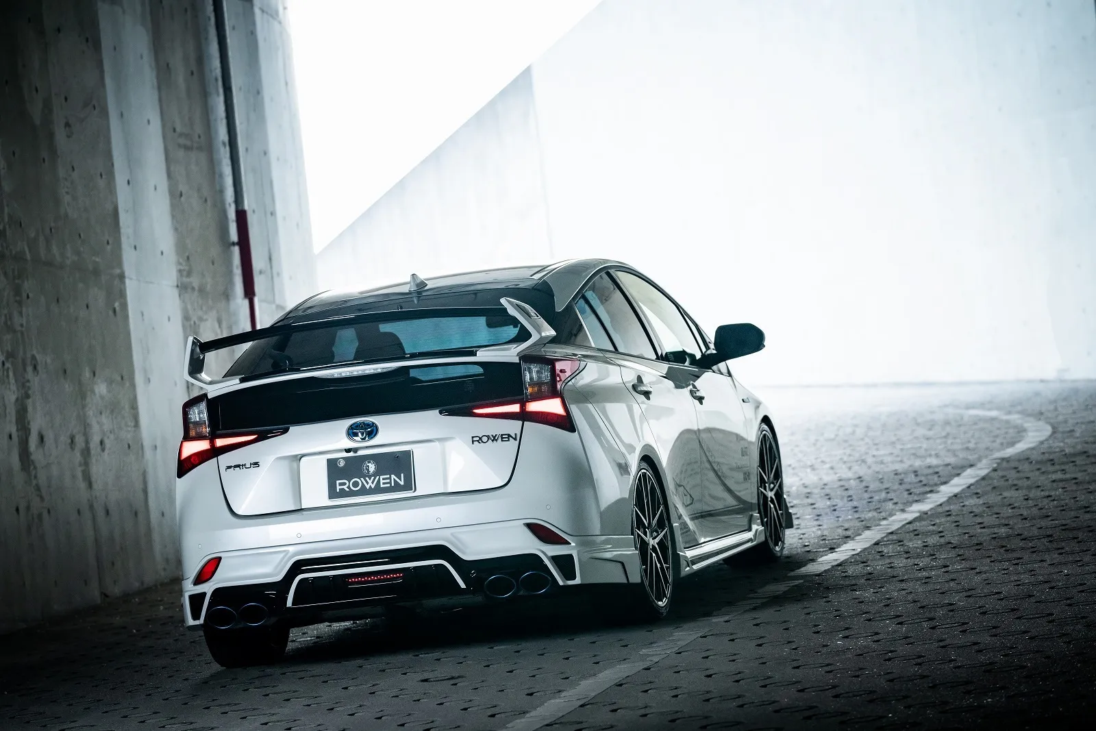 Rowen body kit for Toyota PRIUS RR Late Model new style