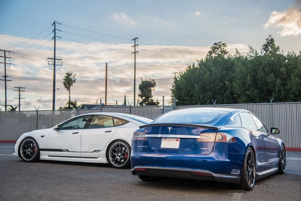 Unplugged Performance Side Skirt Set for Tesla Model S new style