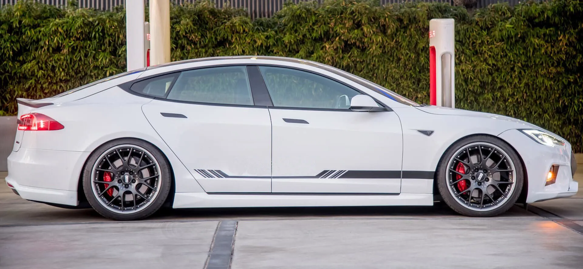 Unplugged Performance Side Skirt Set for Tesla Model S new style