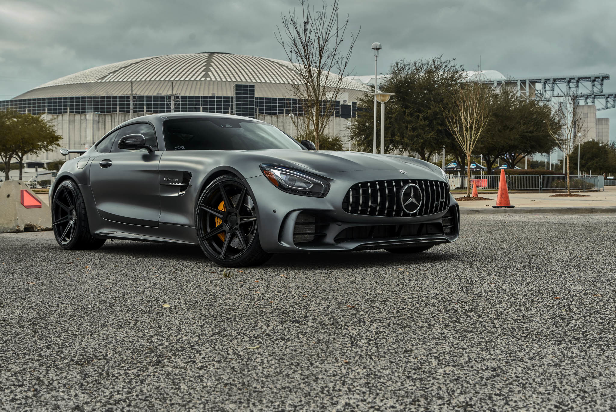 Gt grey. Мерседес АМГ ГТР 2018. Mercedes GTR AMG Grey 2017. Мерседес ГТР АМГ 2014. Mercedes Benz AMG gt r серый.