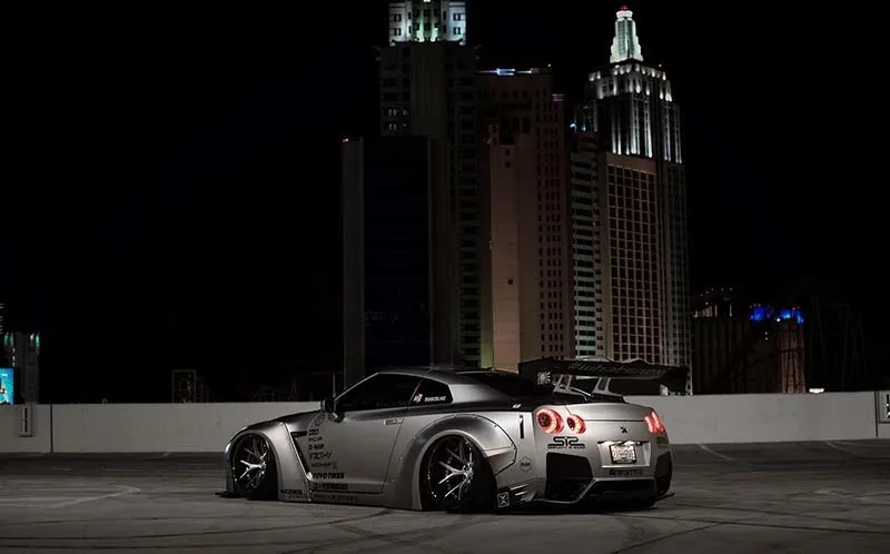 images-products-1-5489-232969585-nissangtrlibertywalkmattesilverpurlx043.jpg