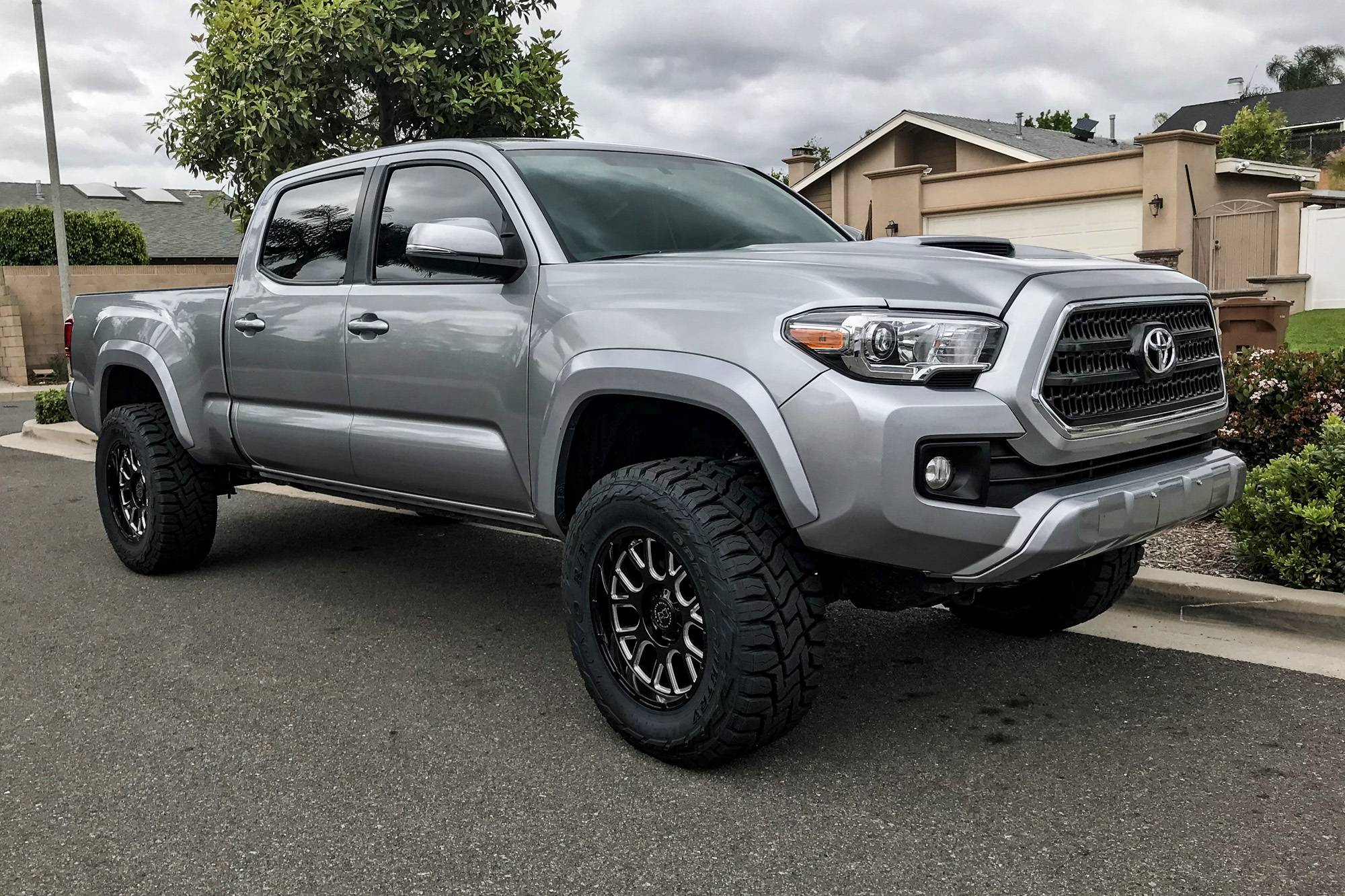 Black Rhino Pismo light alloy wheels