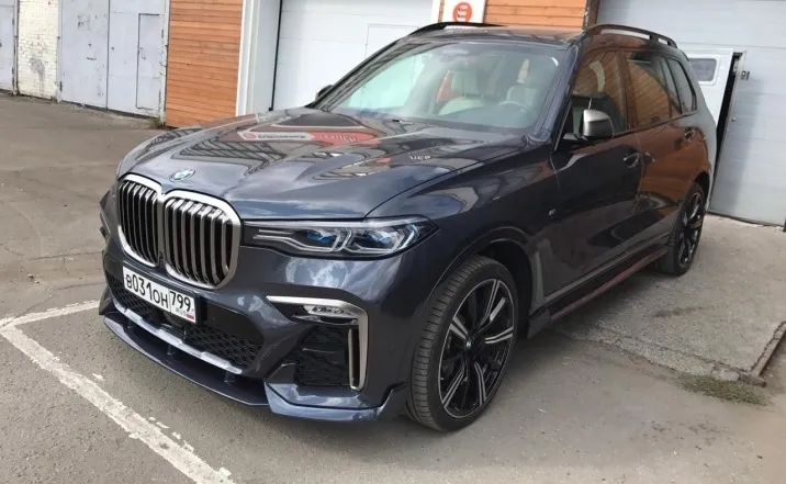 body painting and installation for BMW X7
