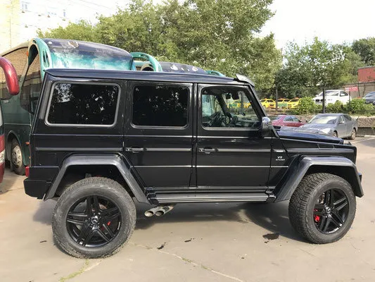 Hodoor Performance Carbon fiber Inserts in moldings for Mercedes G-class