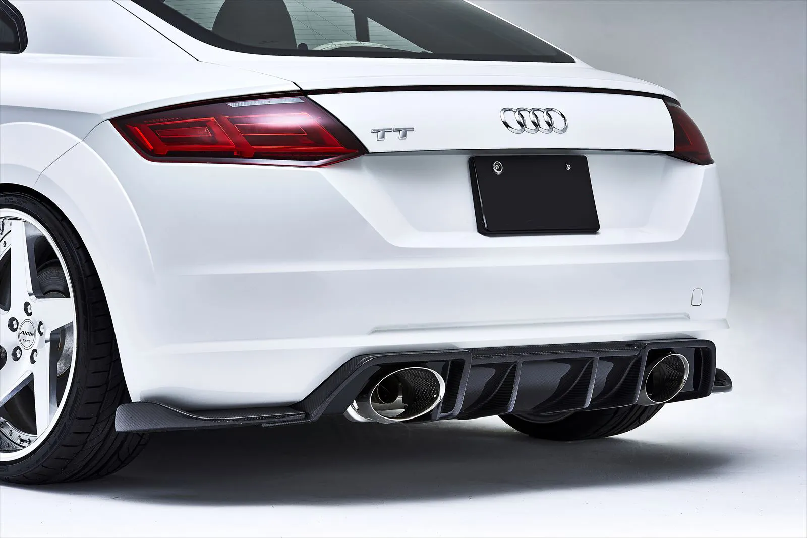 NEWING Bodi Kit for Audi TT Alpil new style