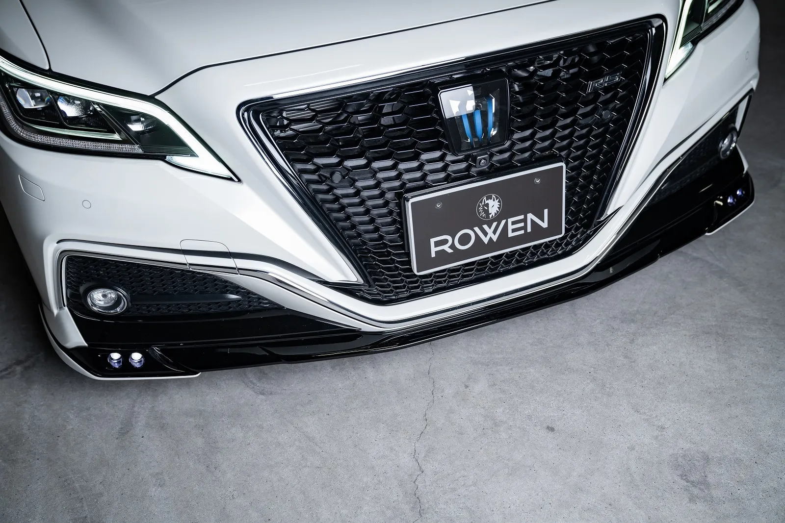 Rowen body kit for Toyota 220 CROWN RS carbon