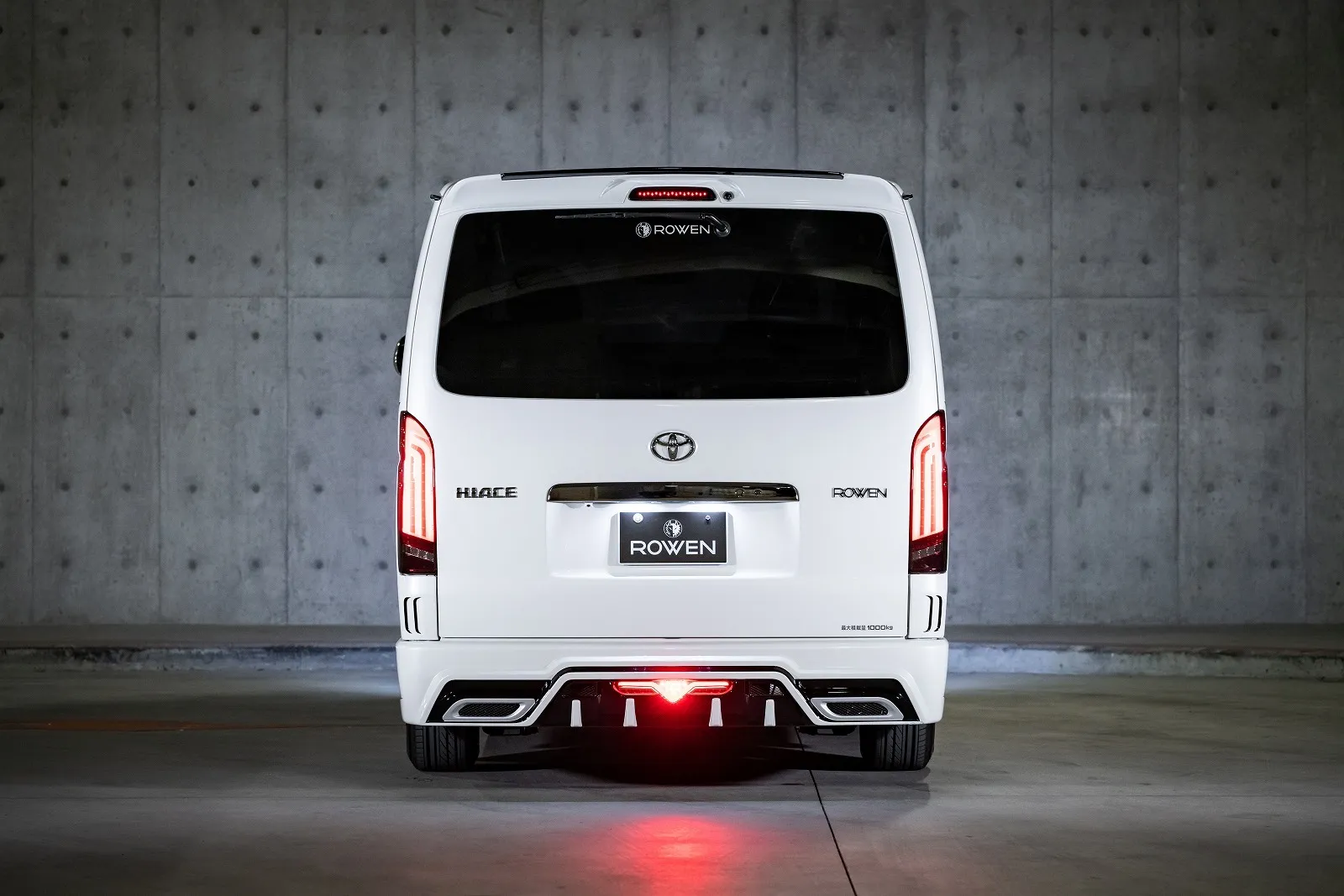 Rowen body kit for Toyota 200 HIACE 4th carbon