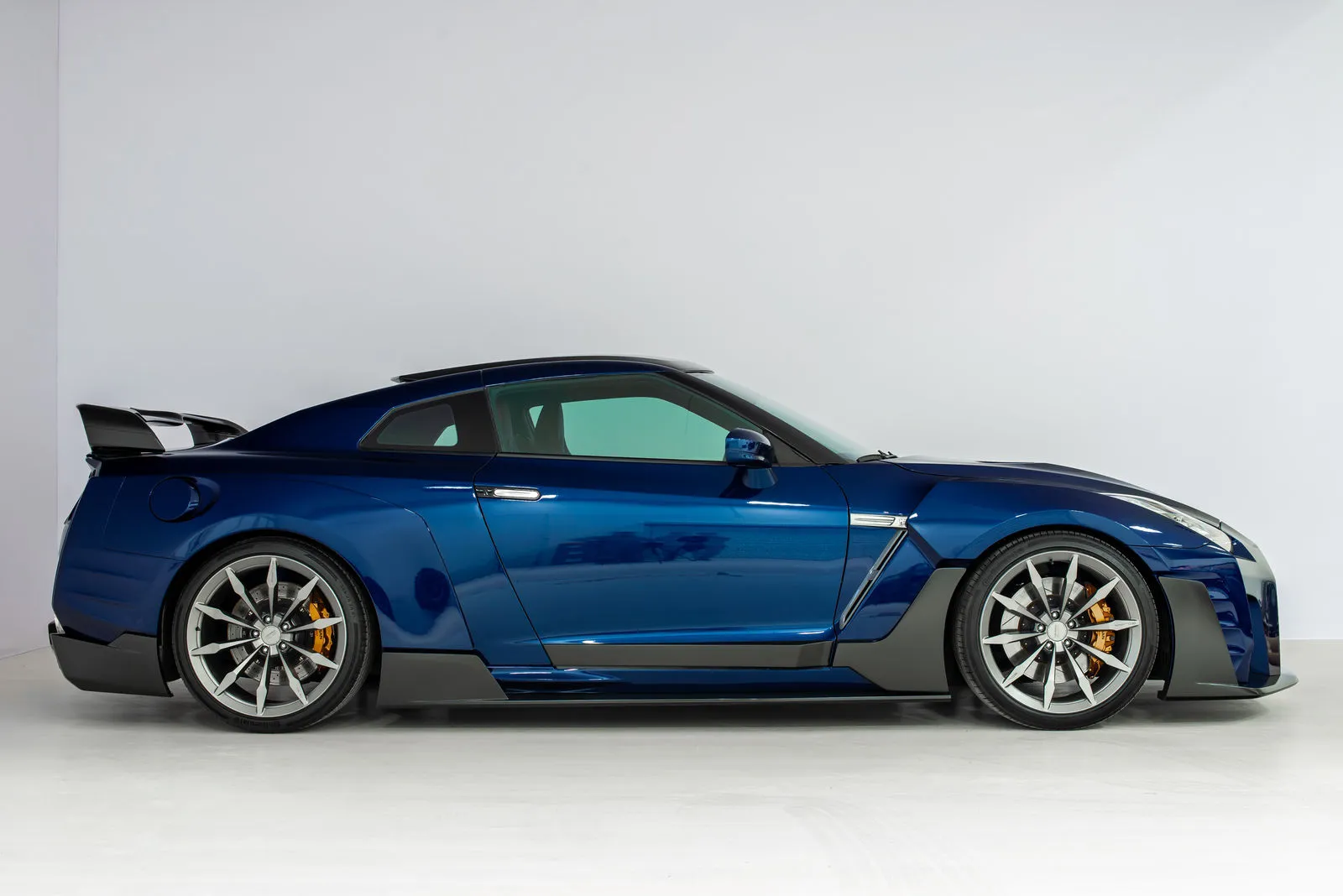 Check our price and buy SCL Performance Global body kit for Nissan GT-R Gojira!