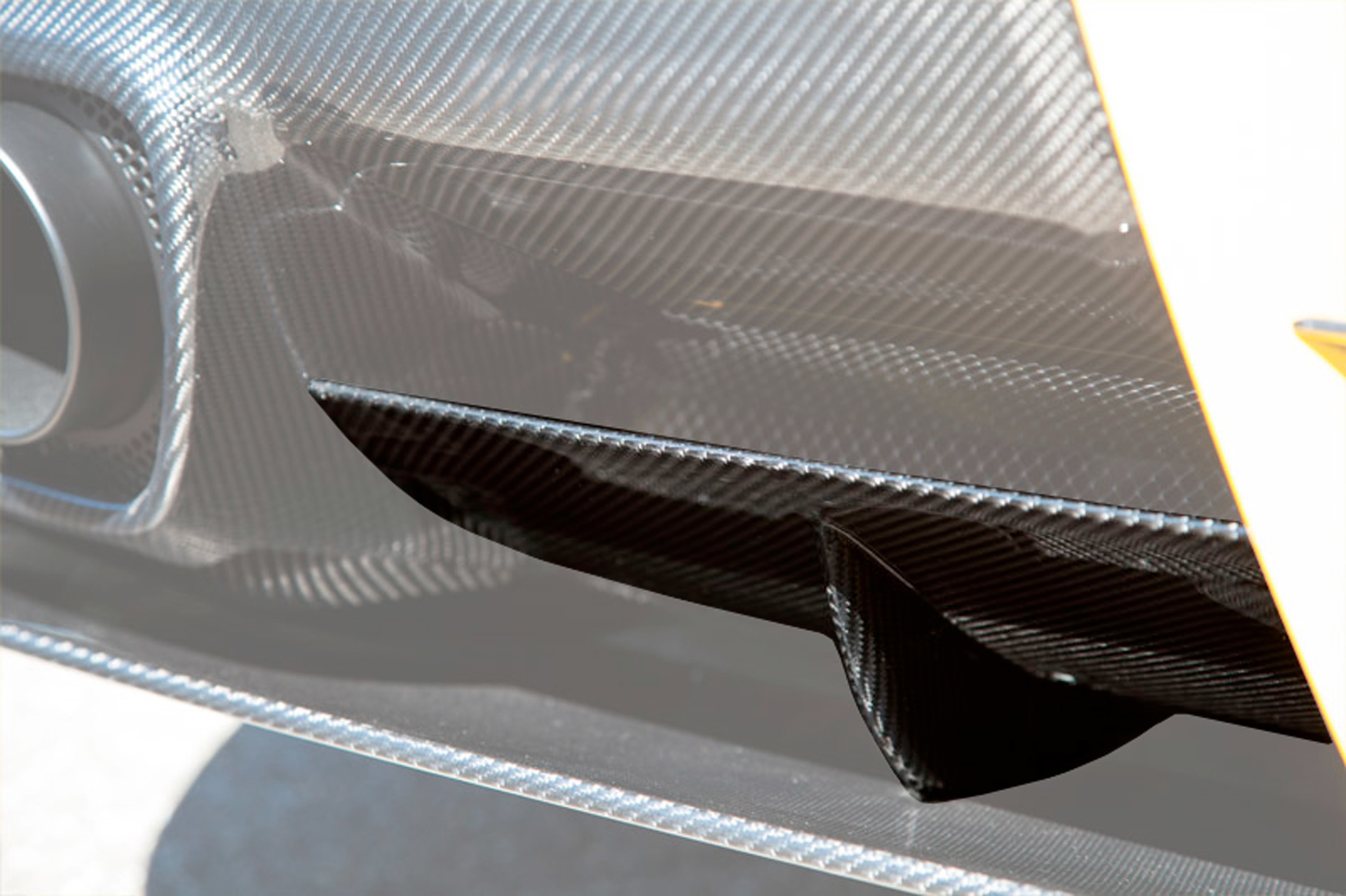 Hodoor Performance Carbon fiber inserts horizontal diffuser in the Novitec Style for Ferrari F12 Berlinetta