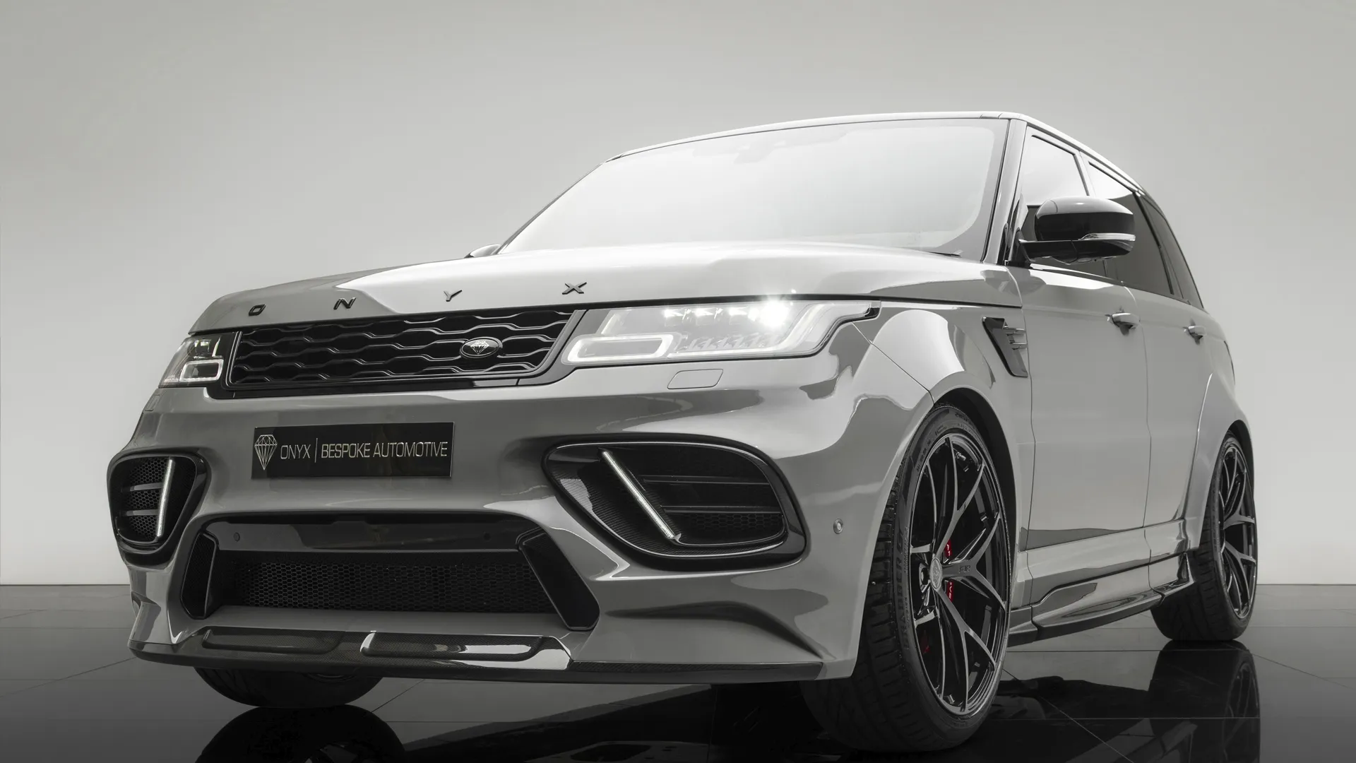 Check our price and buy Onyx body kit for Land Rover Range Rover SVR-X