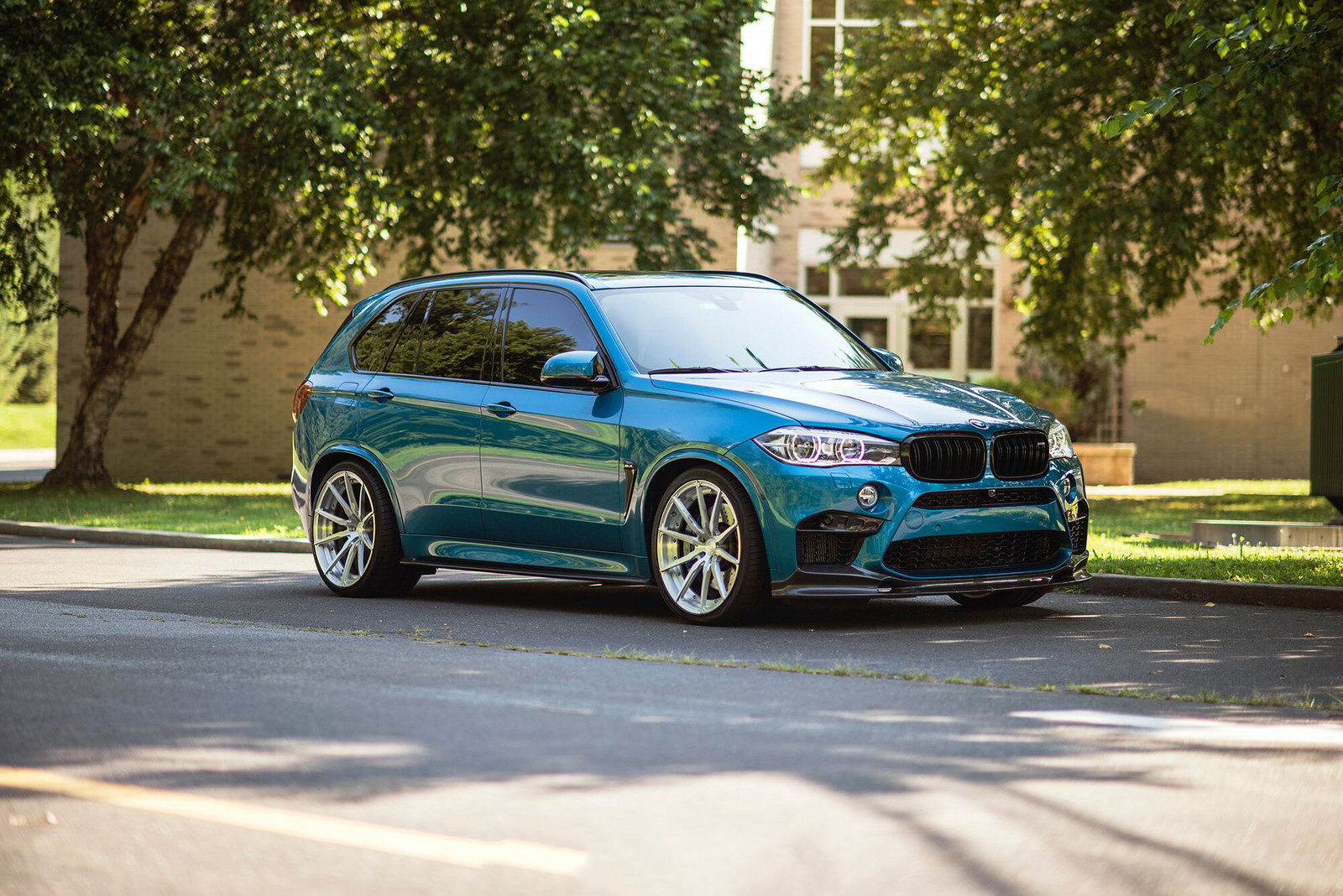 BMW x5 f90 бирюзовая