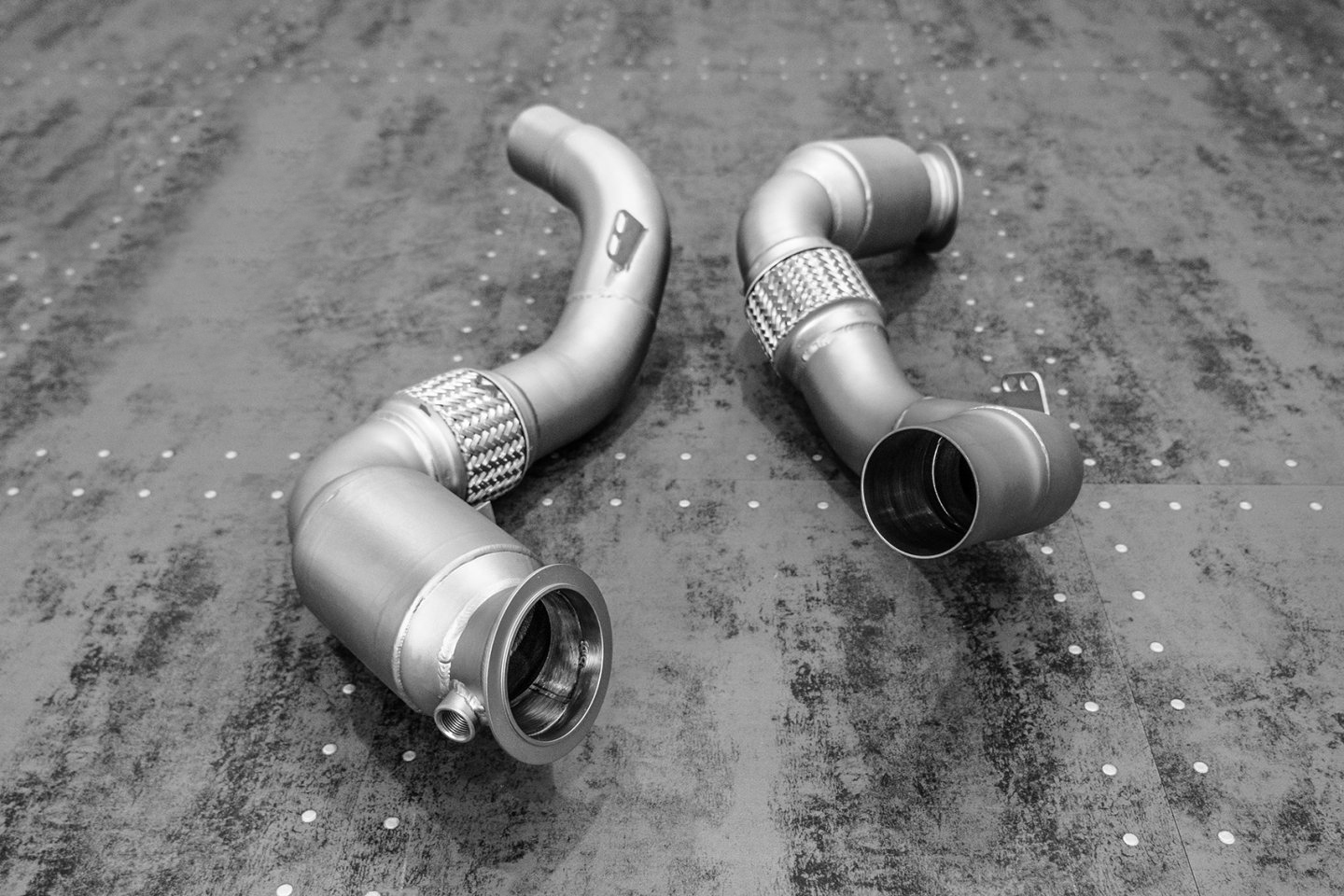 TNEER Exhaust Systems for BMW G30 Sedan - M550i (N63)