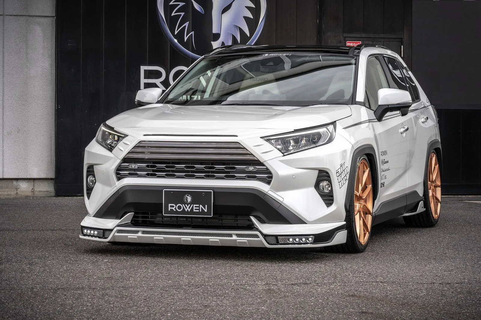 Rowen body kit for Toyota RAV 4 carbon