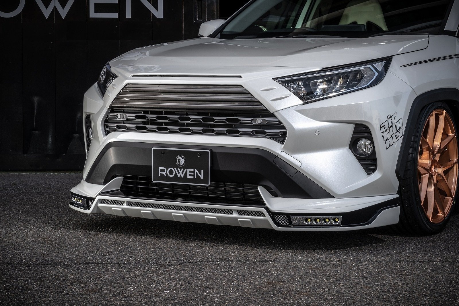 Rowen body kit for Toyota RAV 4 carbon