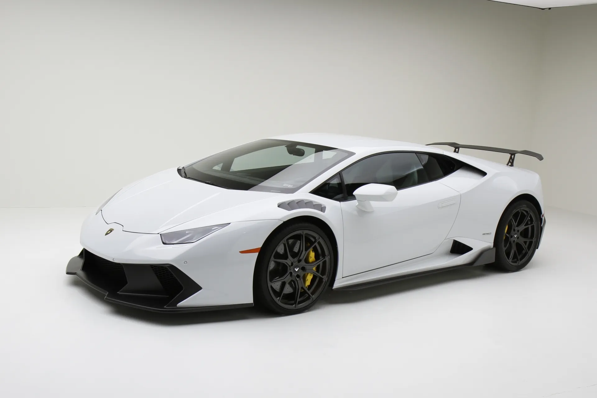 Vorsteiner Nero body kit for Lamborghini Huracan Novara