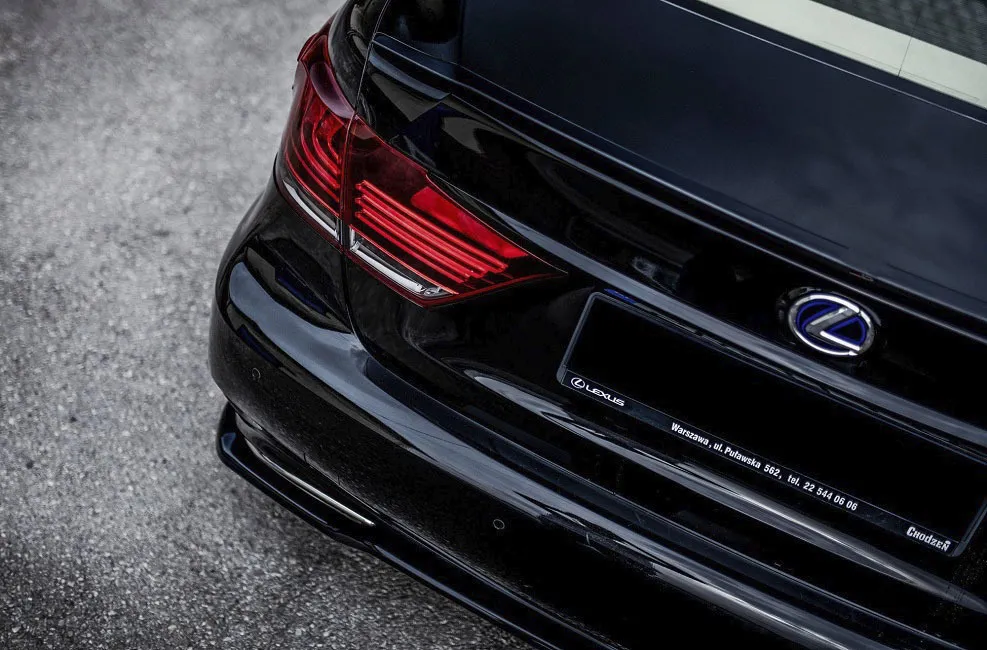 Maxton Design CENTRAL REAR SPLITTER FOR LEXUS LS MK4 new model