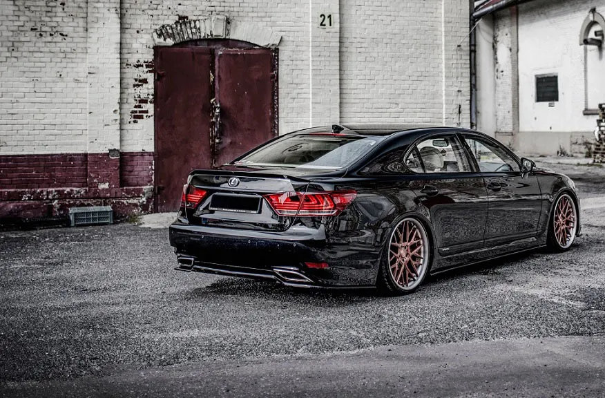 Maxton Design CENTRAL REAR SPLITTER FOR LEXUS LS MK4 new style