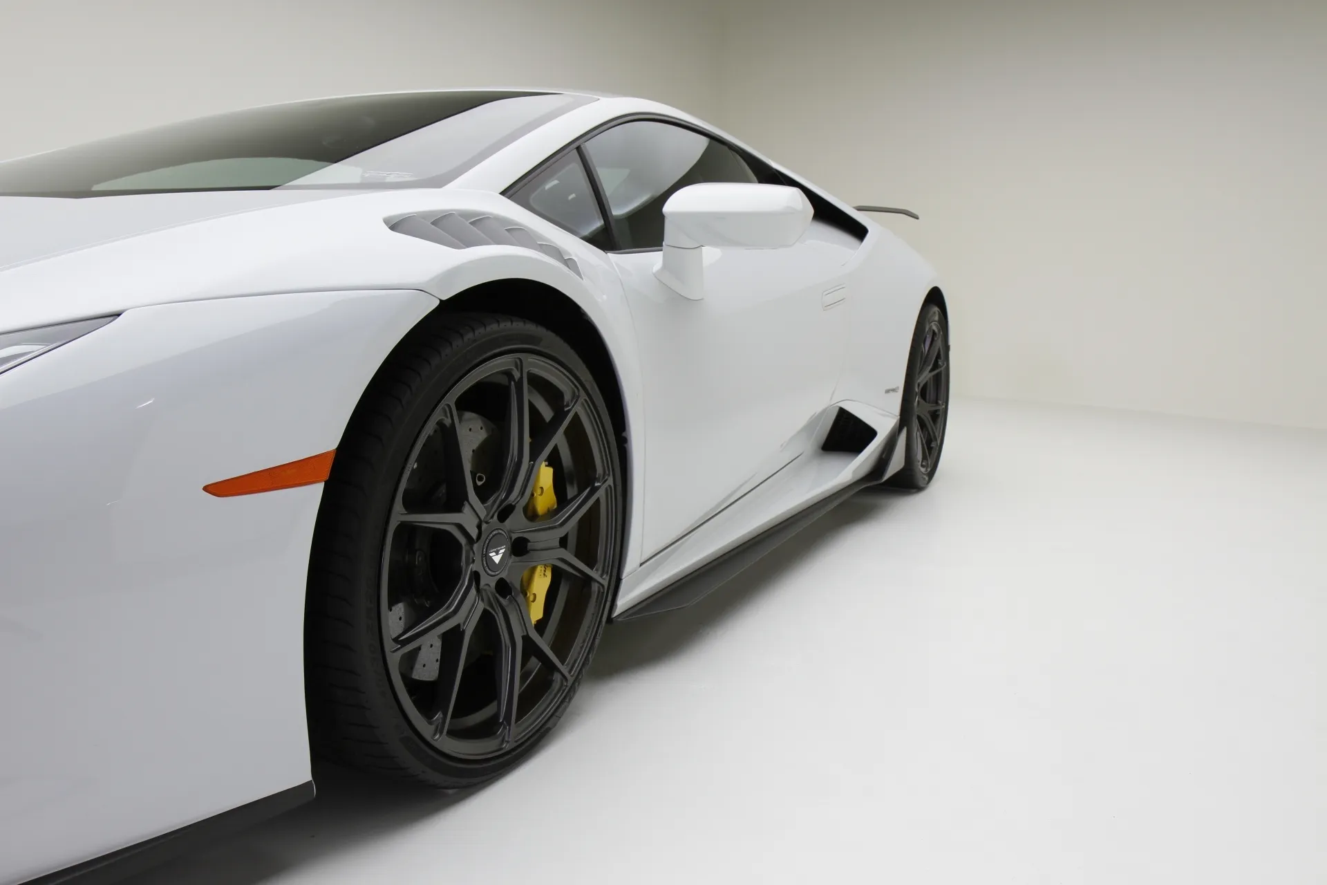 Vorsteiner Nero body kit for Lamborghini Huracan Novara