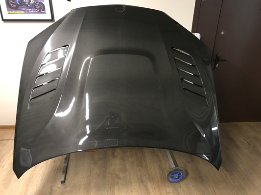 Carbon fiber hood for BMW X6 F16