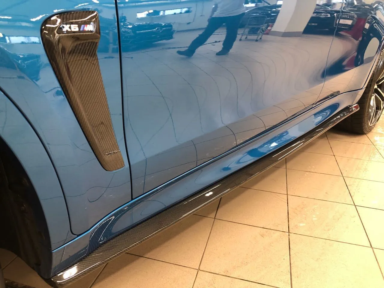 Hodoor Performance Carbon fiber gills in the front fenders for the BMW X6 F16