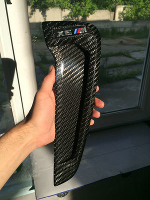 Hodoor Performance Carbon fiber gills in the front fenders for the BMW X6 F16