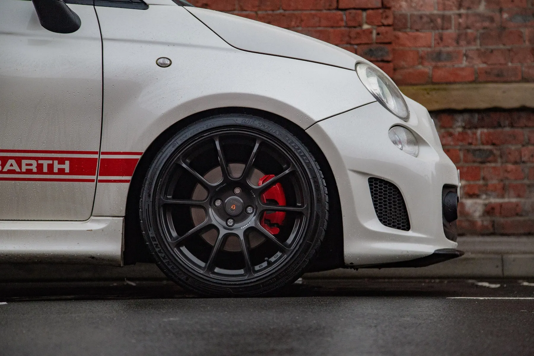 Stuttgart SF1 light alloy wheels