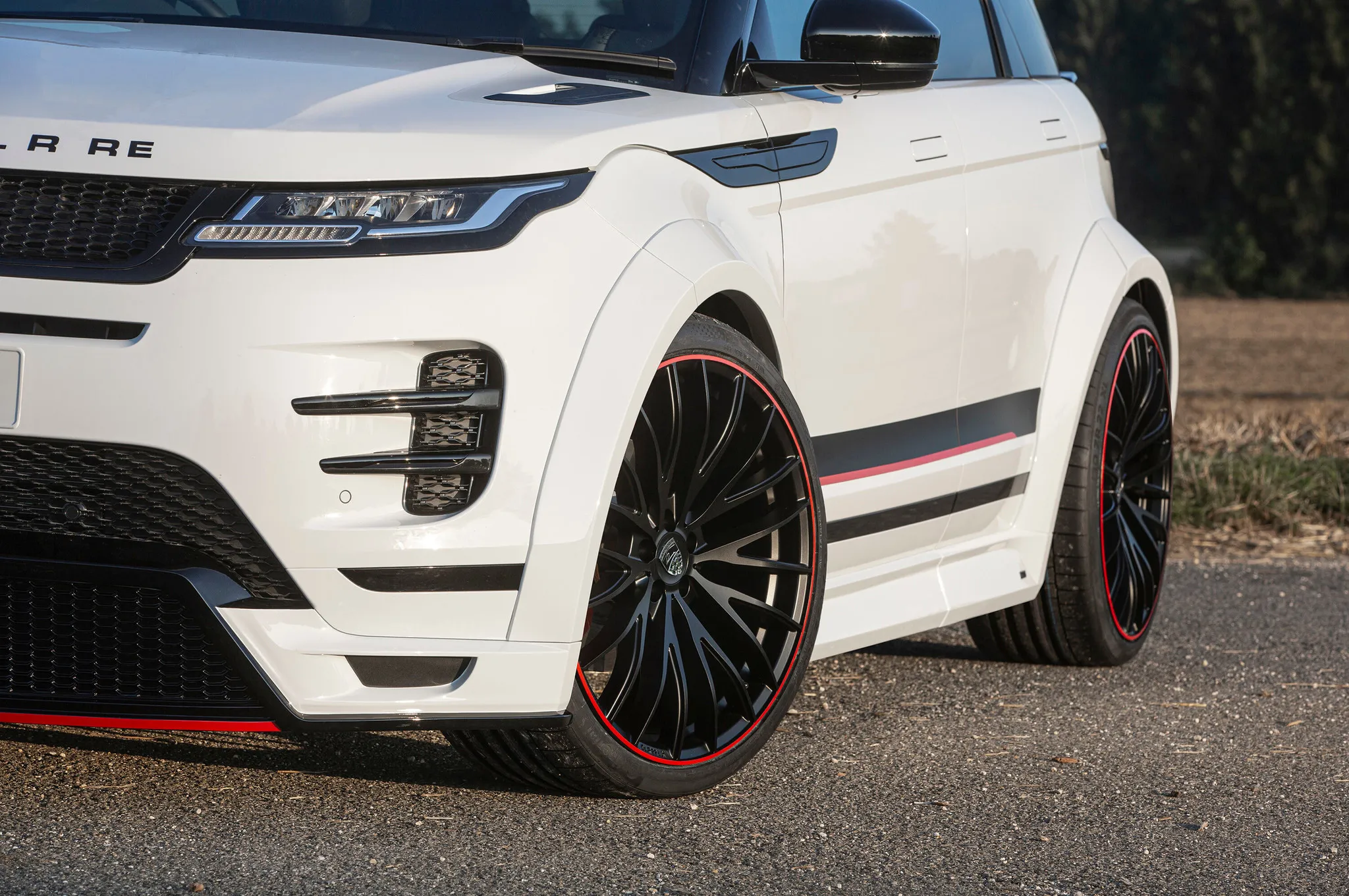 Check our price and buy Lumma CLR RE body kit for Land Rover Range Rover Evoque L551