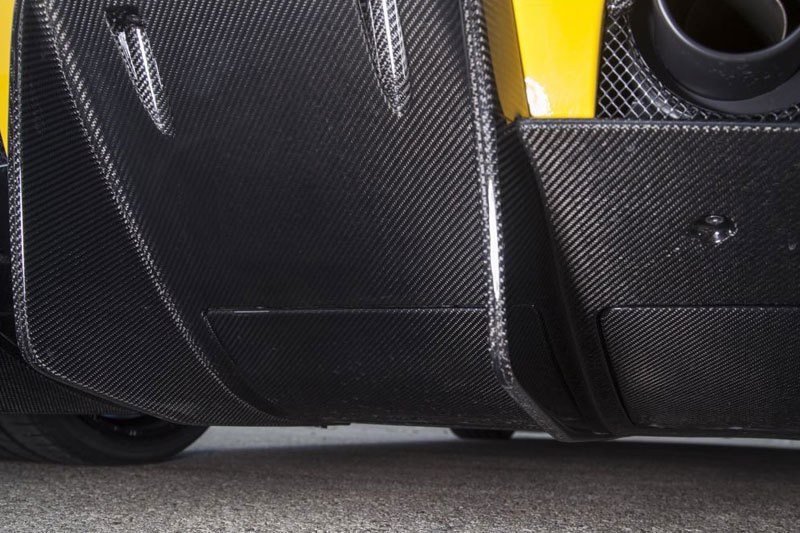 Hodoor Performance Carbon fiber inserts in the diffuser bottom for Ferrari 458 Speciale