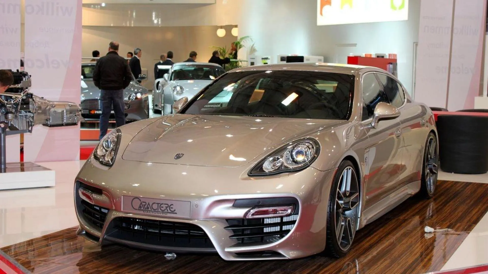 images-products-1-7480-232987960-2010-217431-porsche-panamera-by-caractere-exclusive-live-in-essen-28-11-20101.jpg