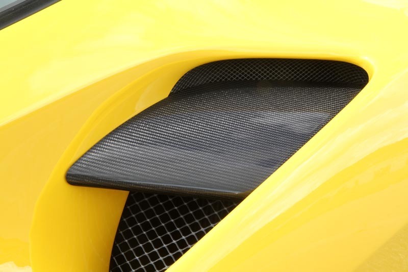 Hodoor Performance Carbon fiber coating on the side wall with Novitec Style air guide for Ferrari 488 GTB