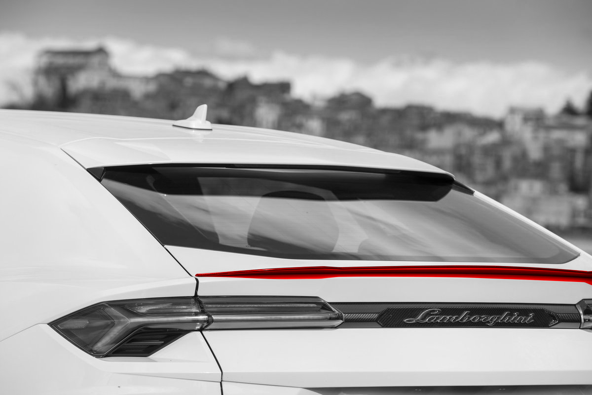 Hodoor Performance Carbon fiber trunk inserts for Lamborghini Urus